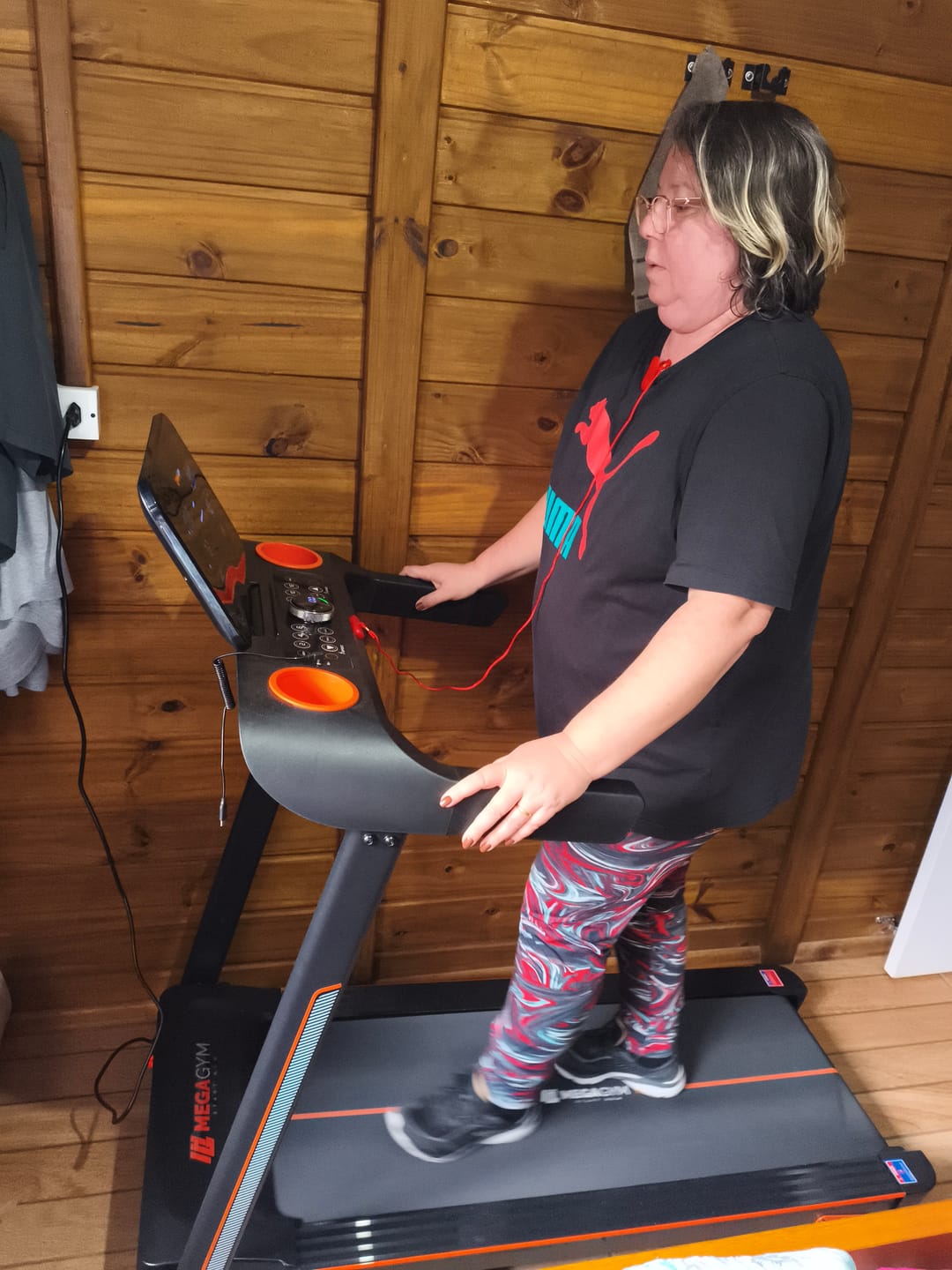 Customer photo review of Esteira Ergométrica Elétrica Smart Pace 14km/h | Motor 2.5 HP | Bluetooth |Suporta até 120kg