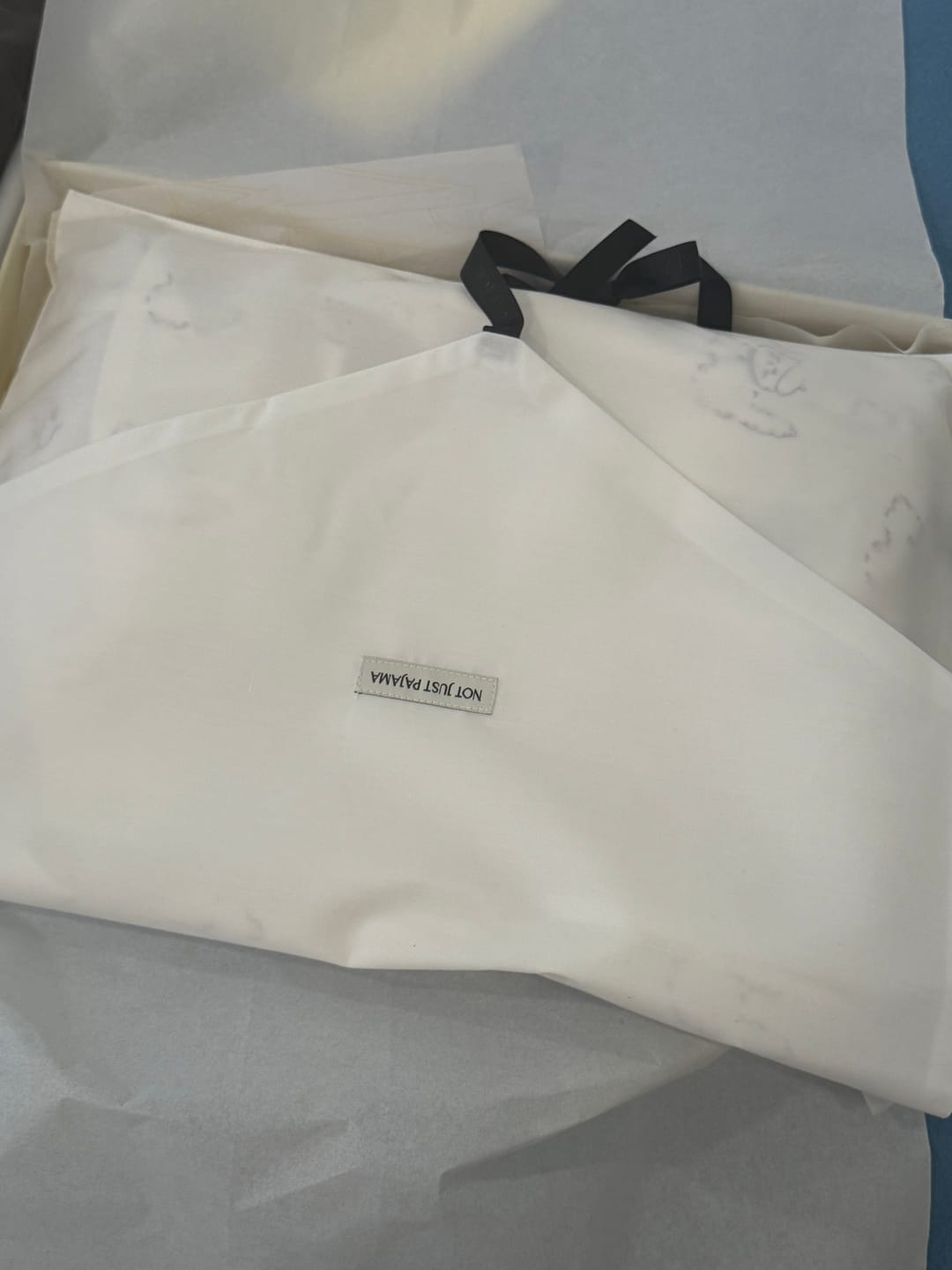 Customer photo review of Kiki Pearl Cat 22 Momme Silk Long Pajama Set