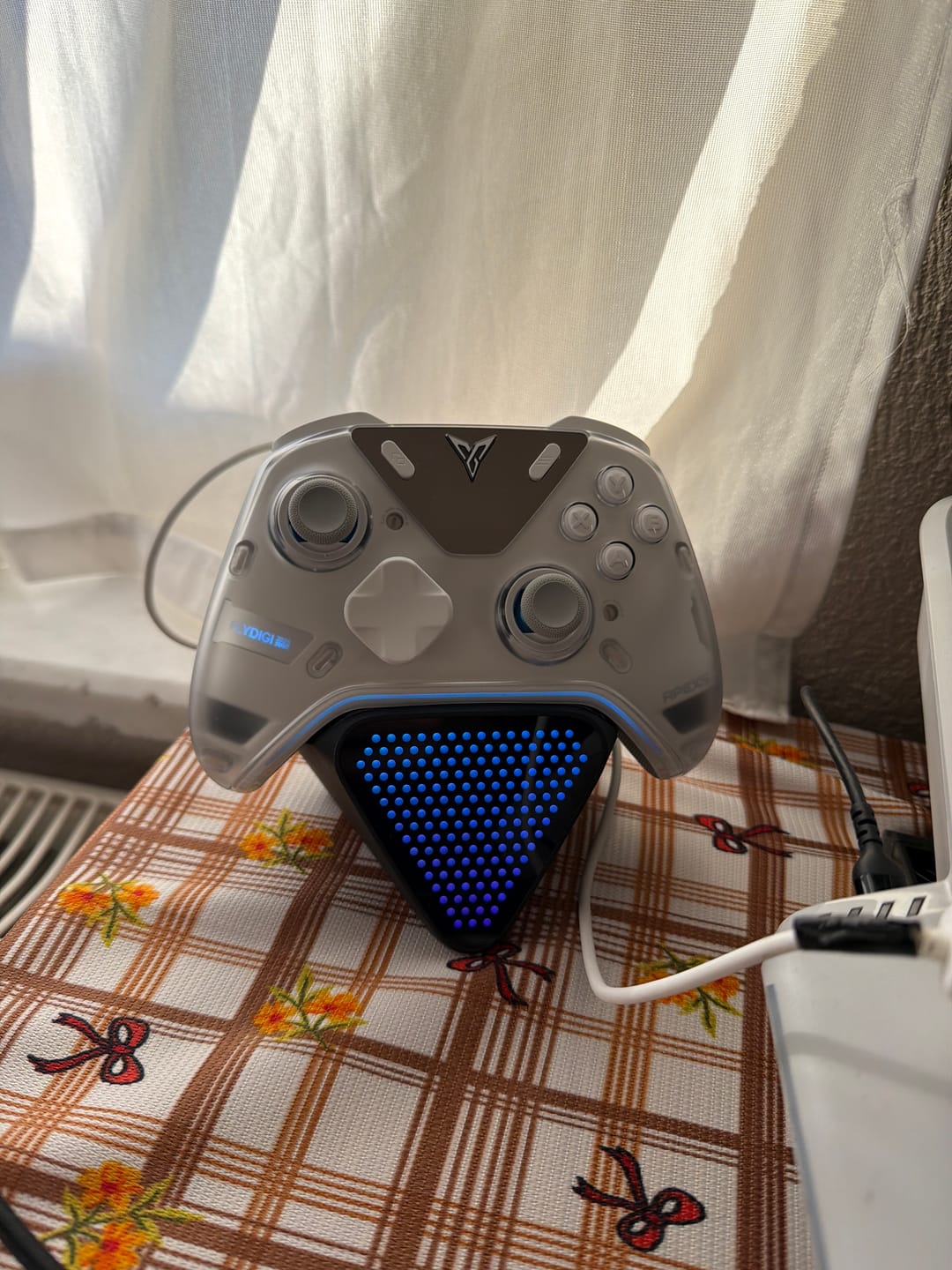 Customer photo review of FLYDIGI Charging Dock 2 Pro Kablosuz Şarj Ünitesi