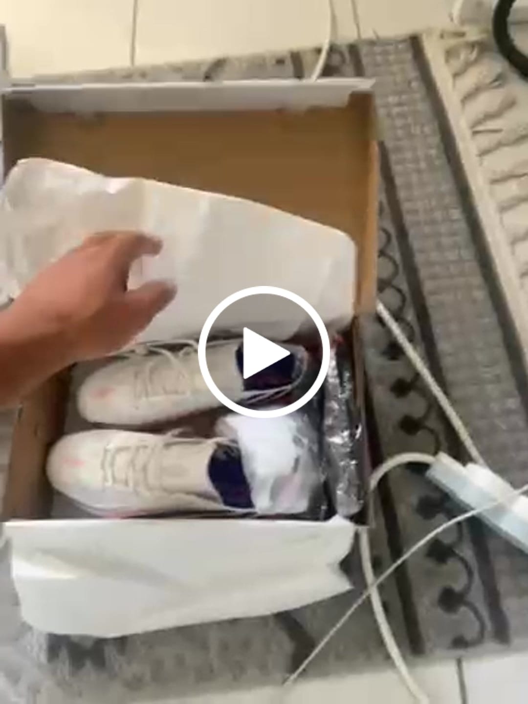 Customer video review of F50 Hyperfast Elite FG Control or Chaos - Blanc/Violet/Solar Turbo