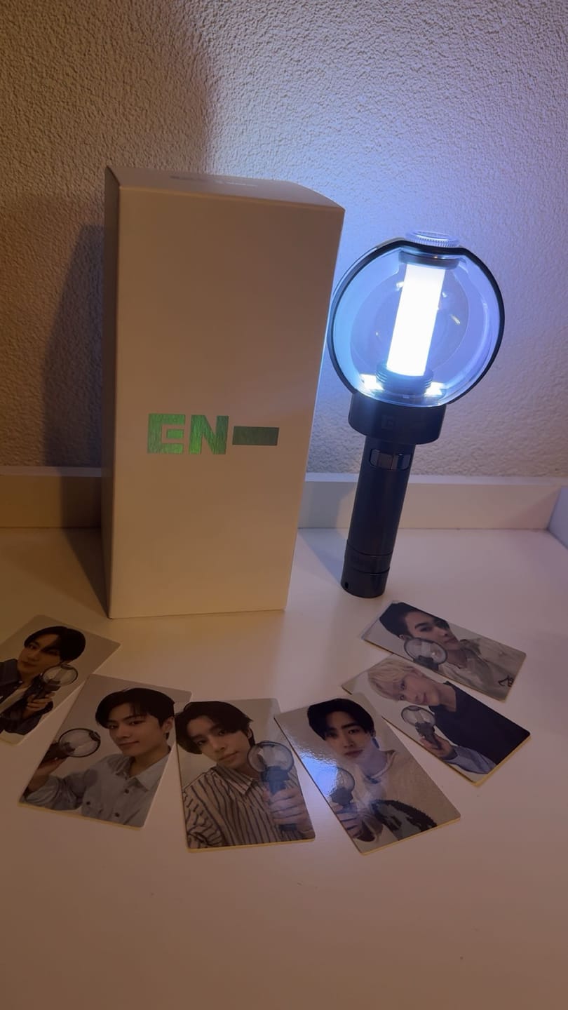 Customer photo review of ENHYPEN - OFFICIAL LIGHT STICK VER.2