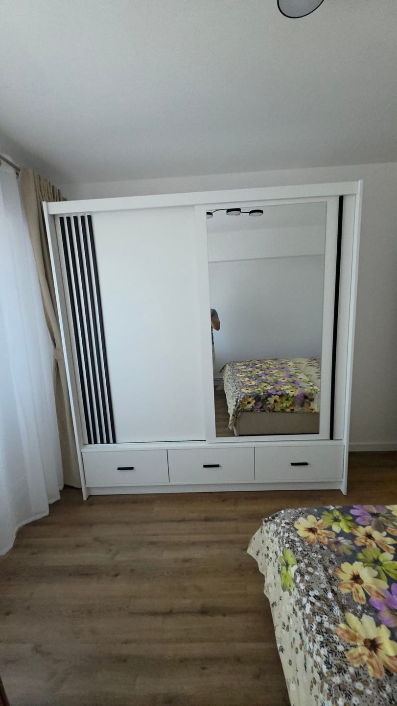 Customer photo review of Dulap CANADA CA11-200, stejar riva, PAL, cu 2 usi si 3 sertare, 200x60x215 cm
