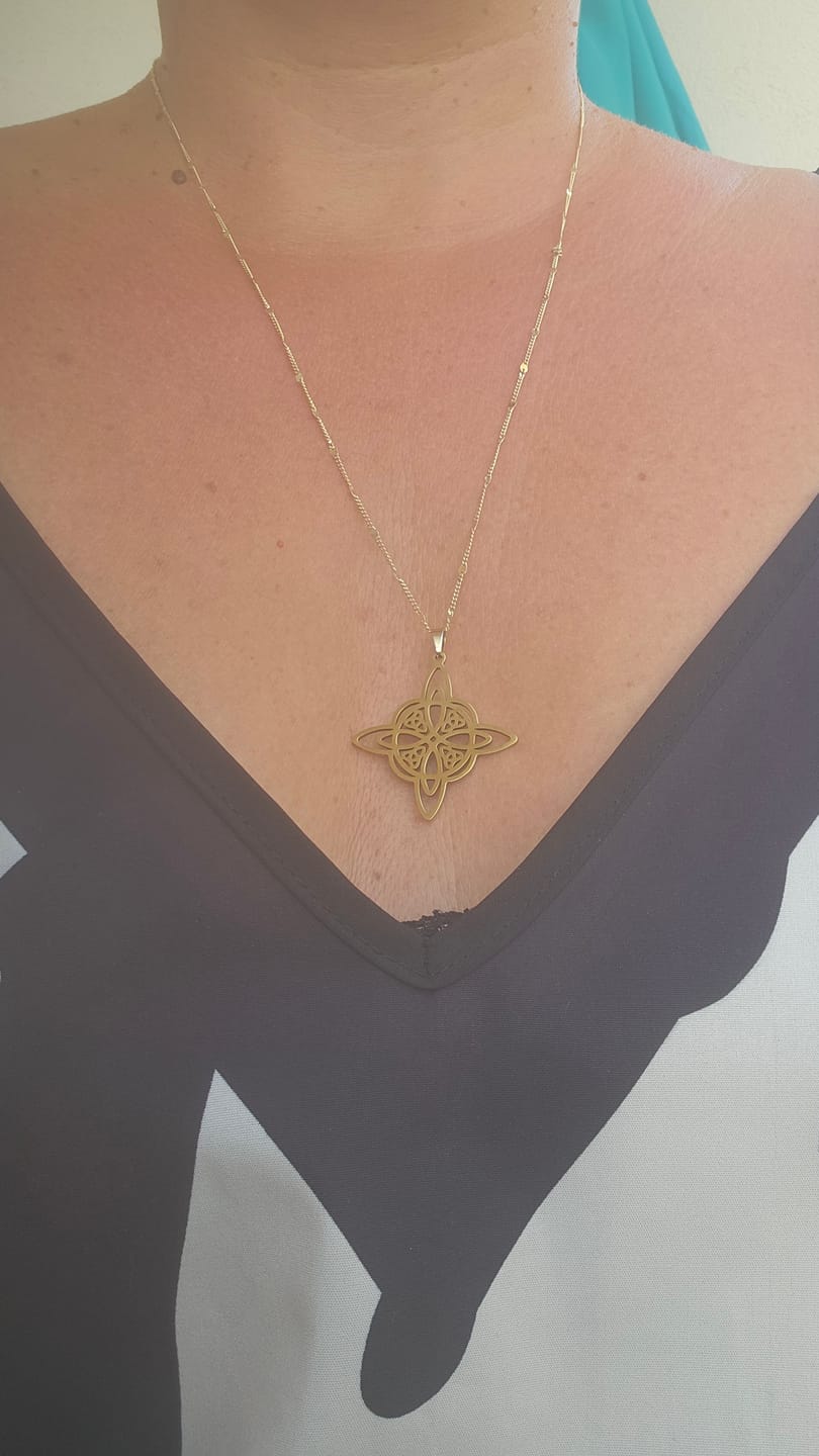 Customer photo review of Pendentif "Protection Éternelle" en Nœud de Sorcière