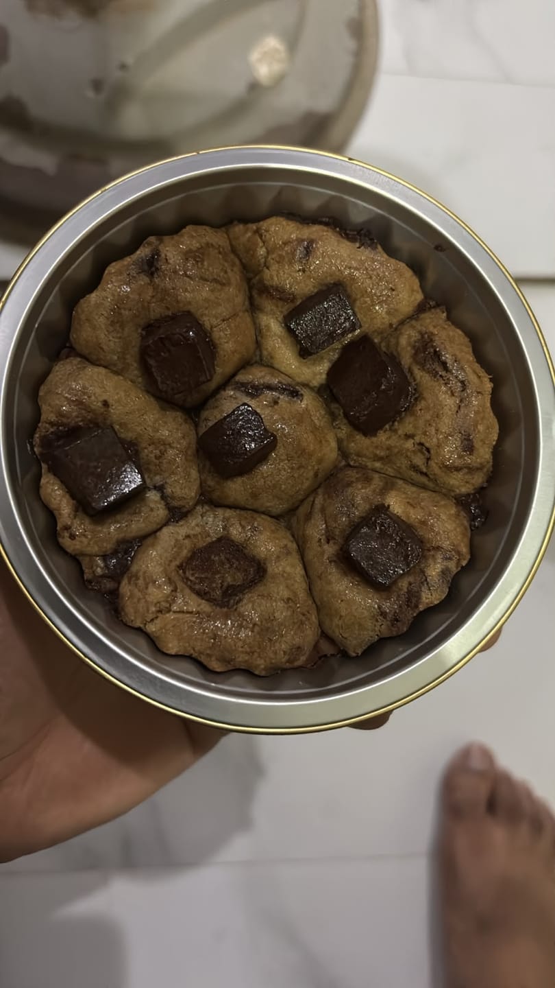 Customer photo review of Nutella Cookie Tin