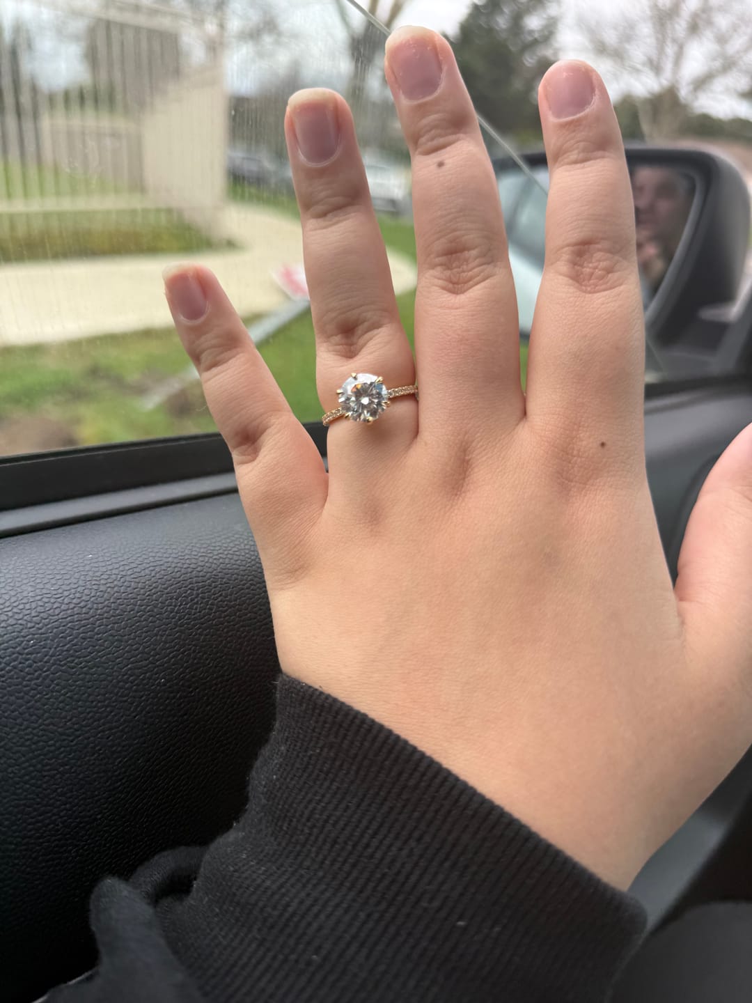 Customer photo review of S925 Moissanite 2.0~4.0 Carat 6 Prong Round Cut Engagement Ring