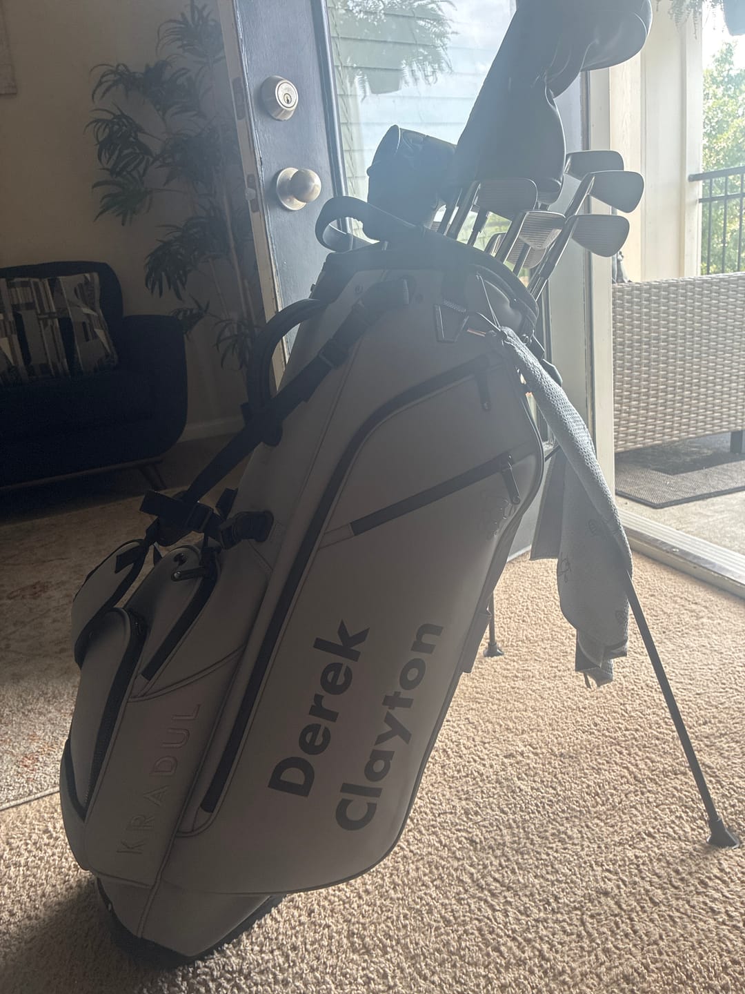 Customer photo review of LUX 9.5" 14-Way Hybrid Stand Bag: Fossil Gray [Customize]
