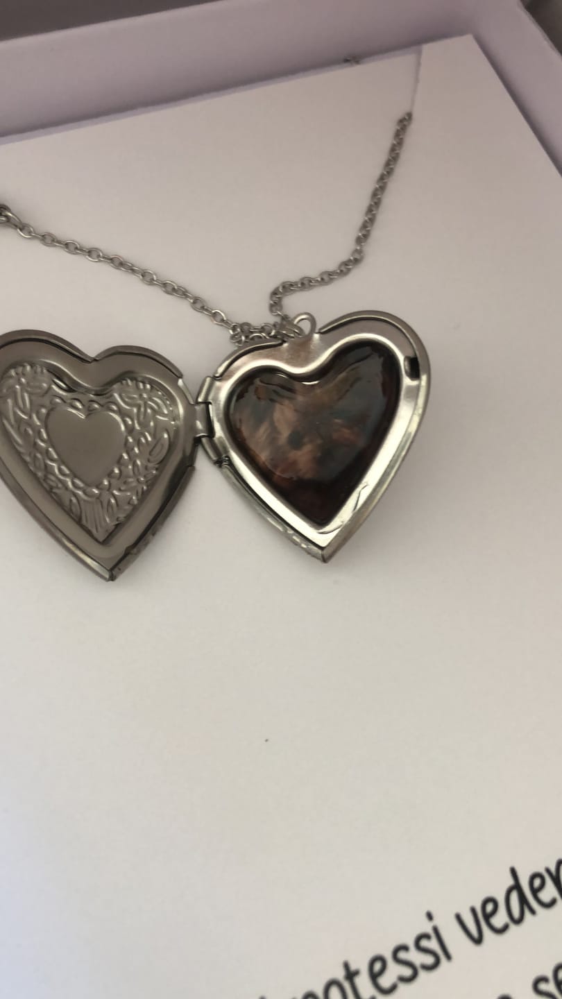 Customer photo review of Collana con Foto custodita nel Cuore e Dedica Personalizzata