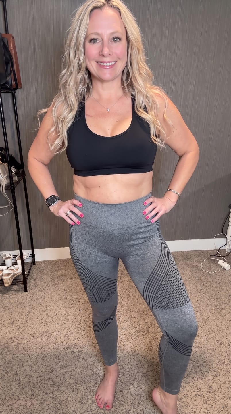 Customer photo review of 3D CelluSmooth Compresssion & Scultping Seamless Ankle Length Leggings | Silix