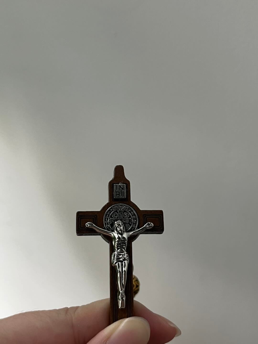 Customer photo review of Solacebeads 15/20 Decade Maple Wood Rosary: Warm Devotion - Miraculous Medal & Wooden Crucifix