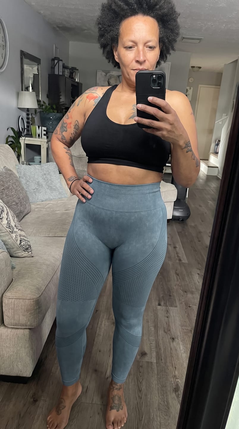Customer photo review of 3D CelluSmooth Compresssion & Scultping Seamless Ankle Length Leggings | Silix