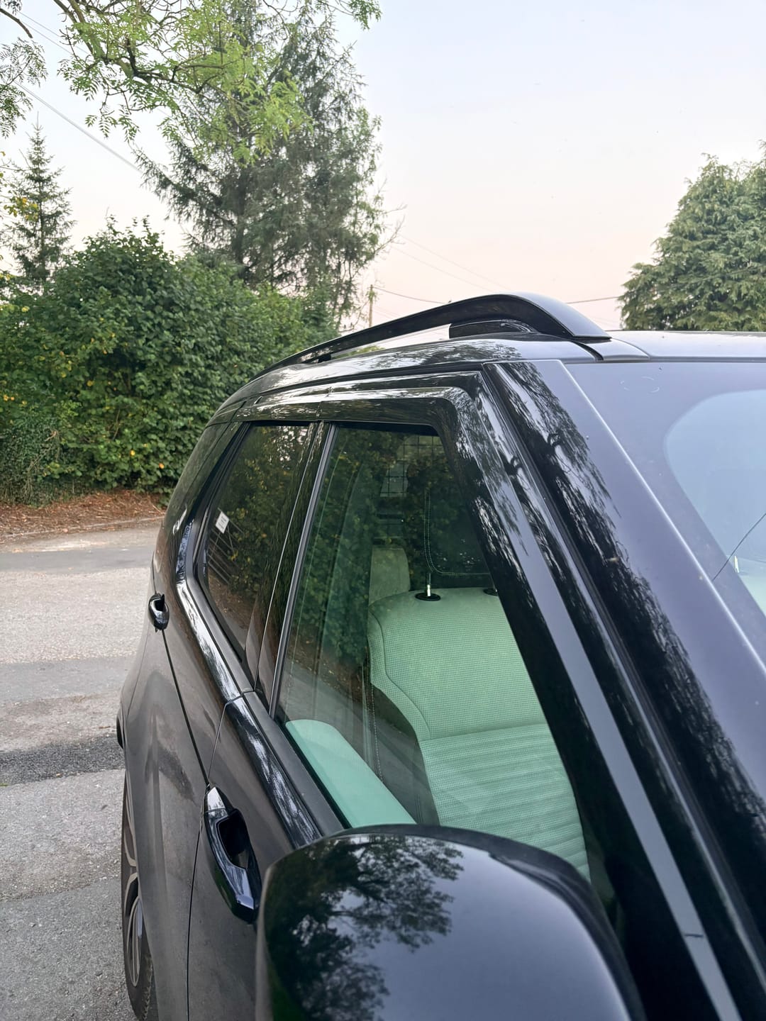 Customer photo review of Auto Clover Premium Wind Deflectors for Land Rover Discovery 5 2017+ (6 pieces)