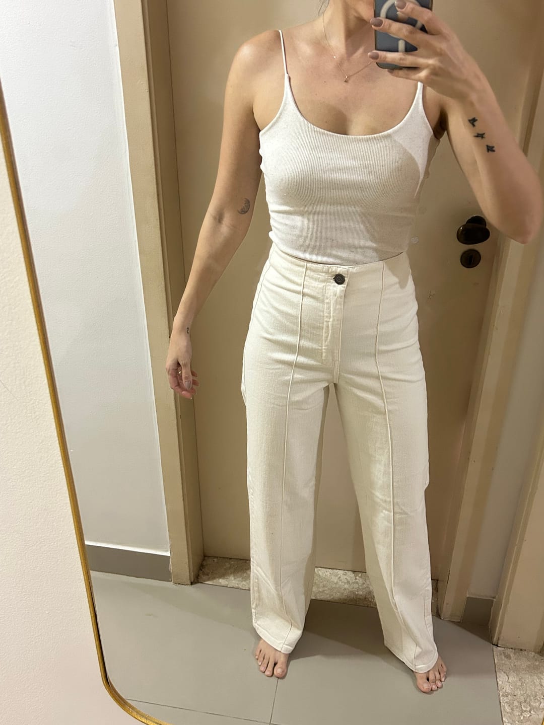 Customer photo review of Calça Jeans Reta Mandacaru Bege Natural