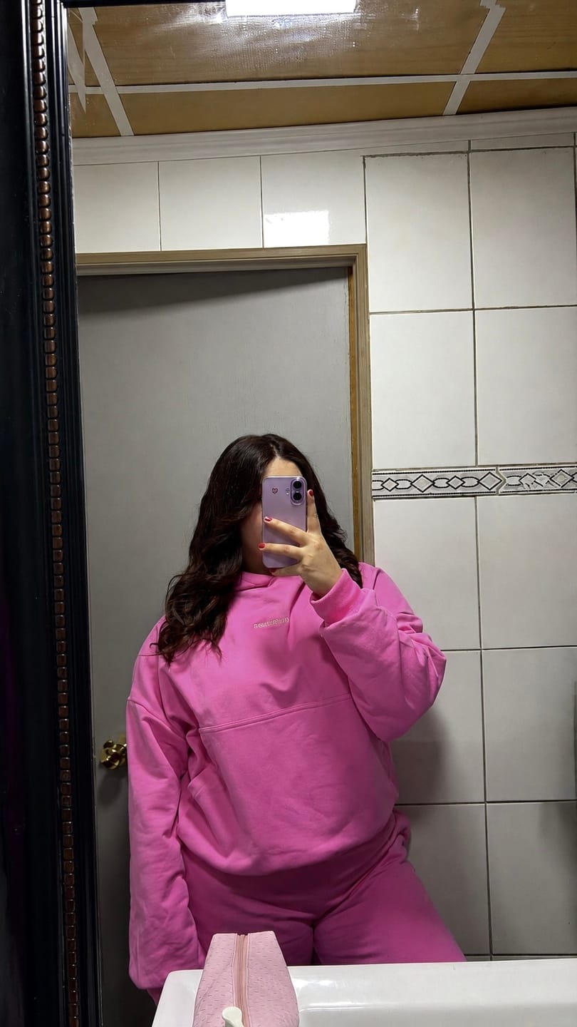 Customer photo review of POLERÓN HOODIE ROSADO - OVERSIZE CON GORRO LOGO BORDADO