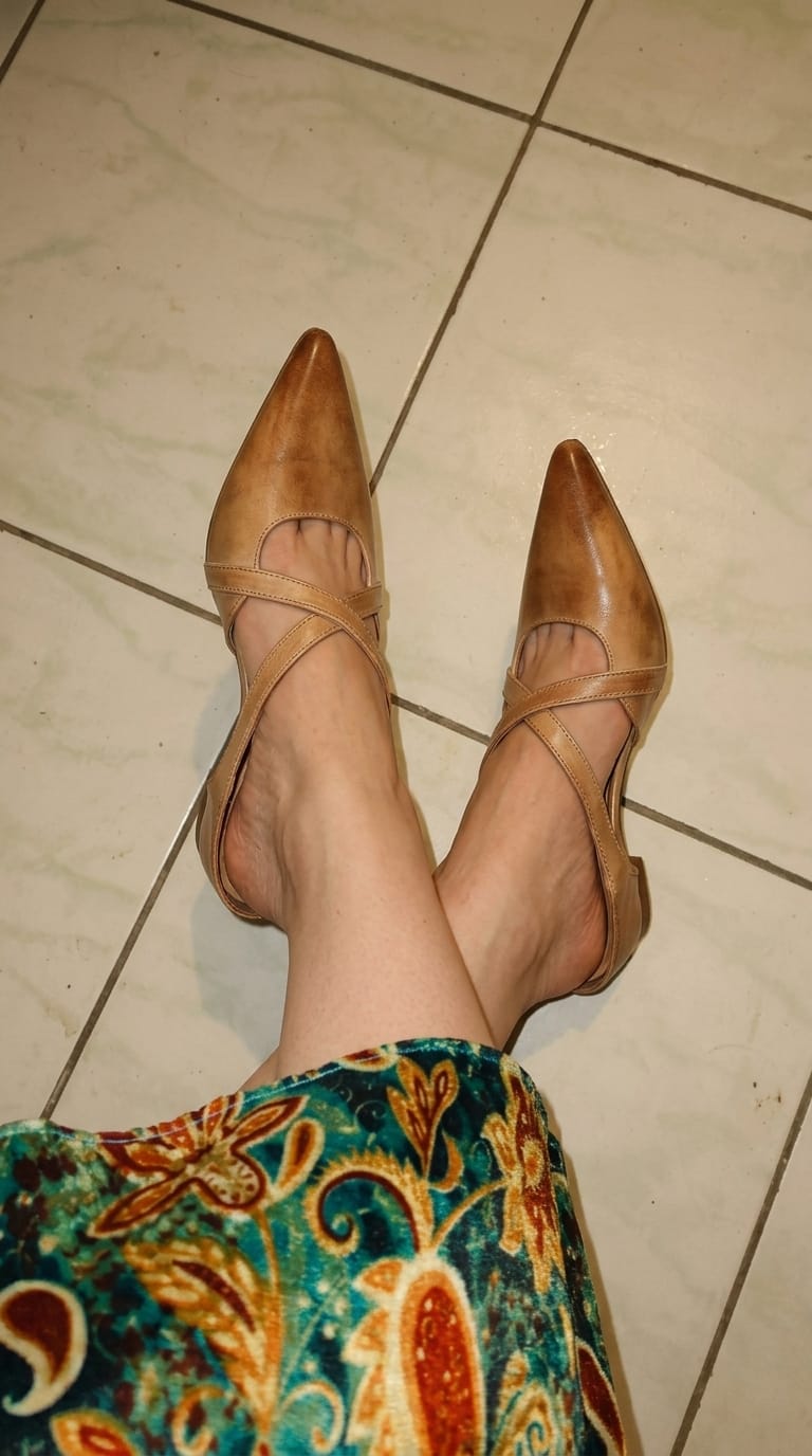 Customer photo review of Aluna | Mules de cuero genuino