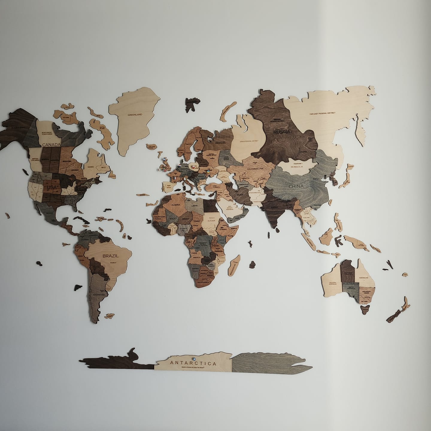 Customer photo review of 3D Wooden World Map Smokey