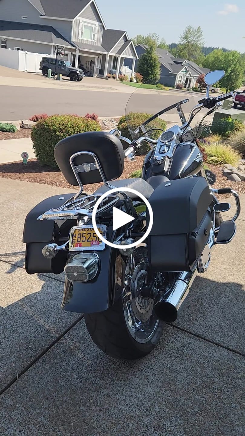 Customer video review of 28L - Pantheon Medium Quick Mount Motorcycle Saddlebags for Harley Softail Fat Boy FLSTF/I