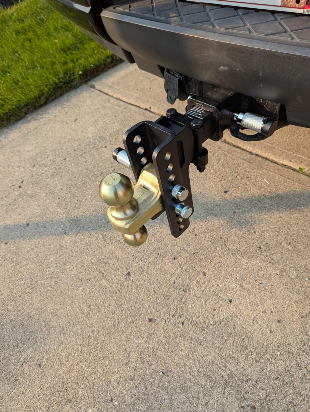 Customer photo review of TYT 14K Adjustable Dual-Ball Hitch for 2″ Receiver