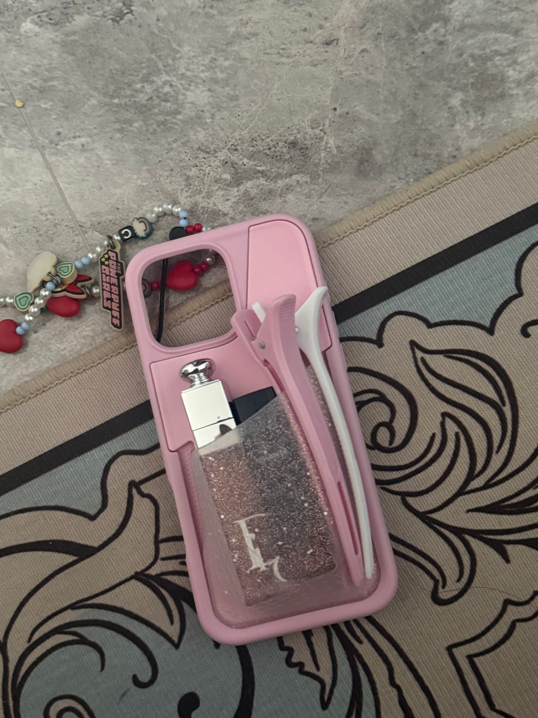 Customer photo review of Flex Pouch - iPhone 16