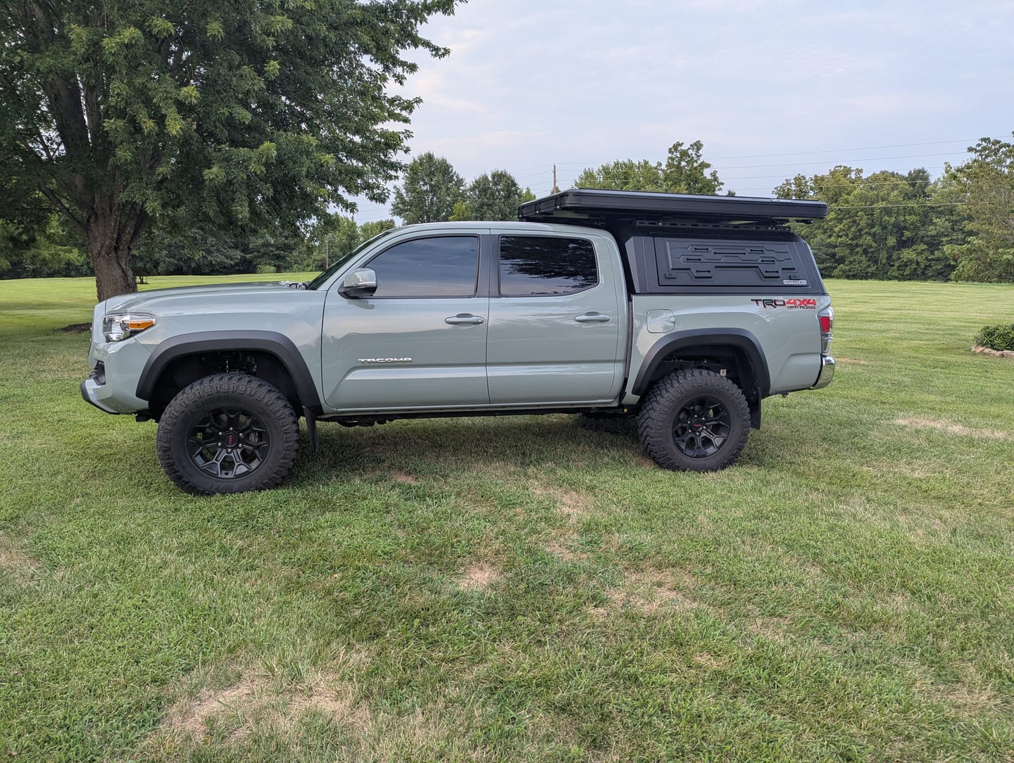 Customer photo review of OPENROAD Aluminum Truck Cap with Roof Rack Crossbars with Truck Cap Storage Box