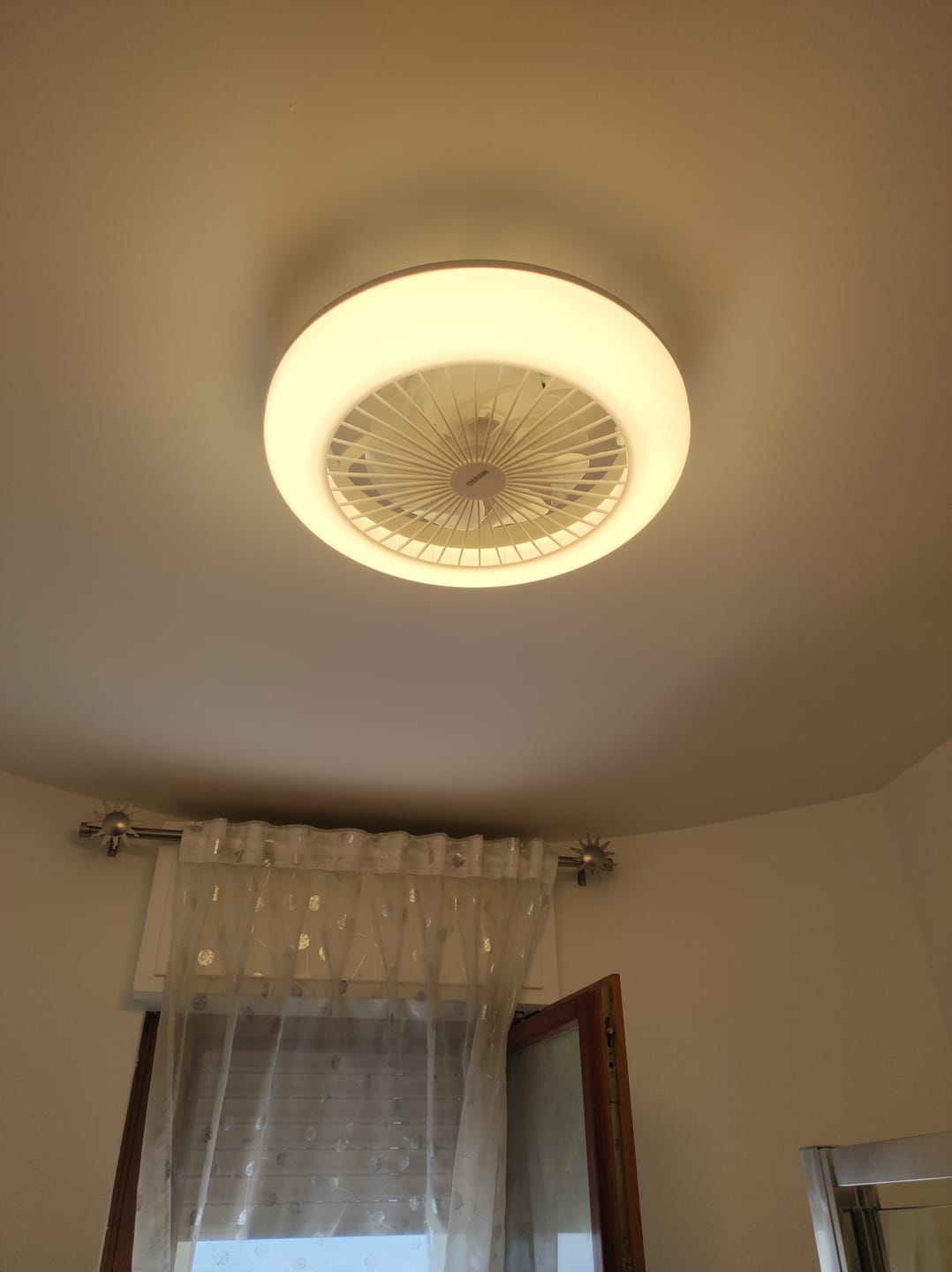 Customer photo review of OSRAM LED Deckenventilator Sudestada, Weiß, 45W, 2700-6500K, 2700 lm, 450mm, CCT