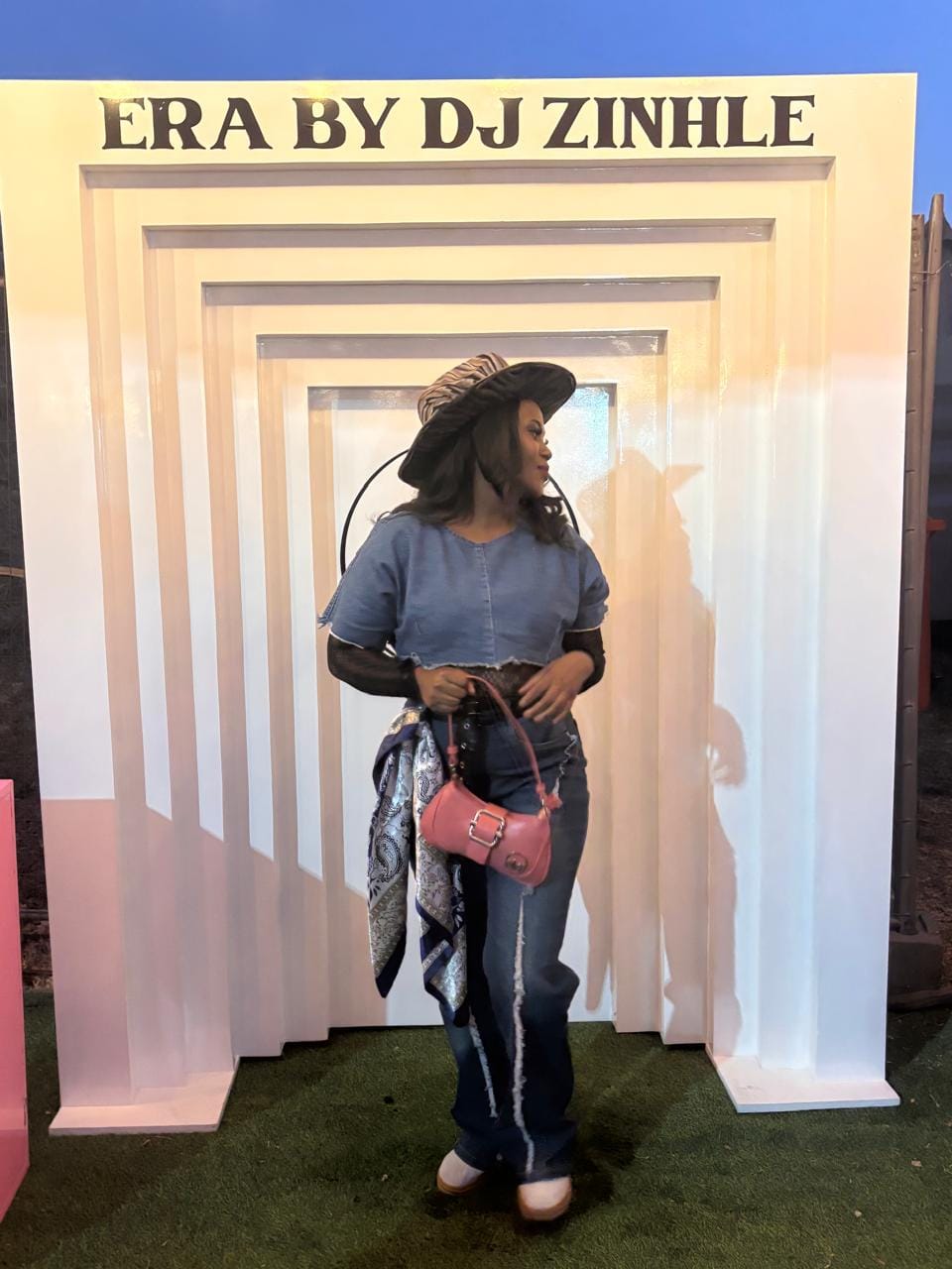 Customer photo review of Pink Lily Shoulder Bag
