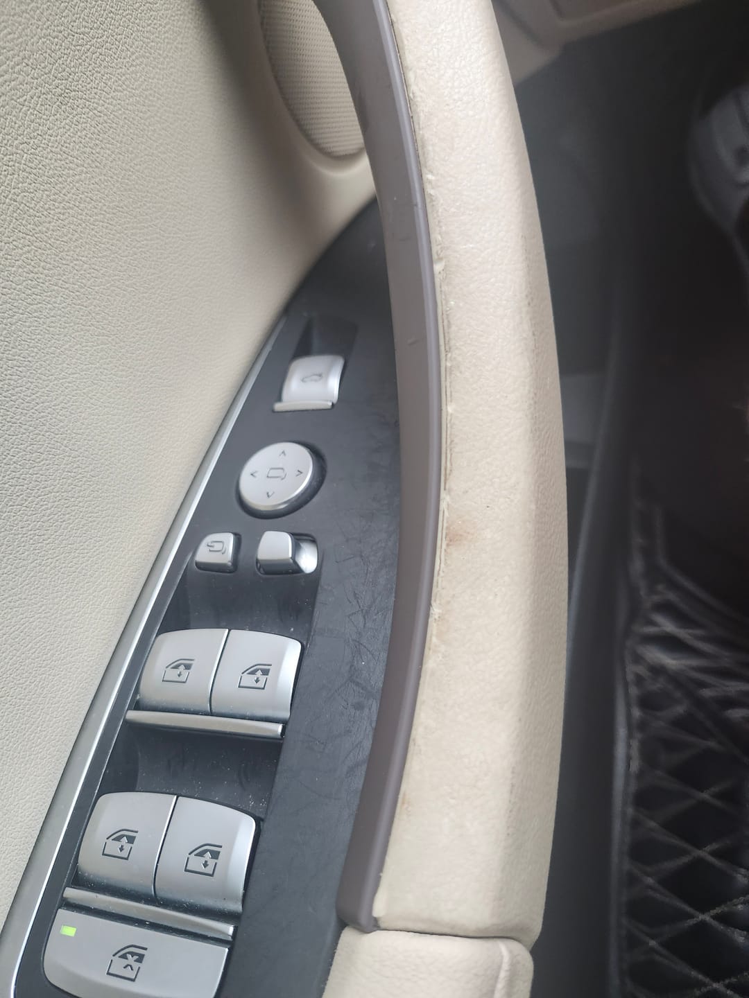 Customer photo review of SPCRSO Door Handle Covers Compatible with BMW X3 G01 X4 G02 2018–2024, 2PCS Interior Pull Handle Cover Trim Set, Left & Right Side Anti-Melt Overlay Upgrade