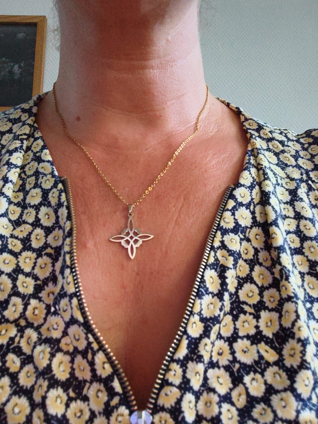 Customer photo review of Collier "Bouclier Mystique" - Noeud de Sorcière