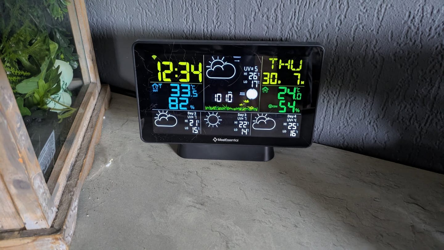 Customer photo review of MostEssential Weerstation Wifi Edition - Draadloos Weerstation met Buitensensor - Zwart - 2 Sensors