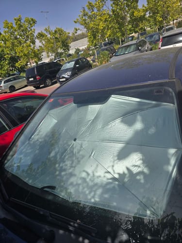 Customer photo review of Parasol Plegable para Coche Tipo Paraguas