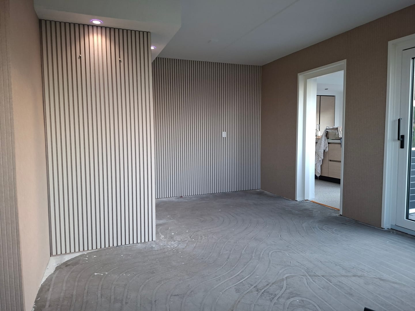 Customer photo review of Akoestische panelen 260 x 60 x 1.4 cm - Beige on Beige