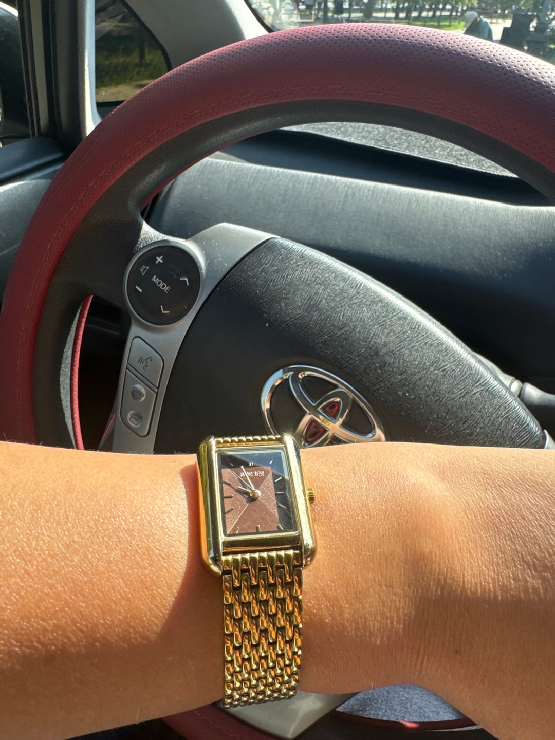 Customer photo review of Olivia Gold Brown