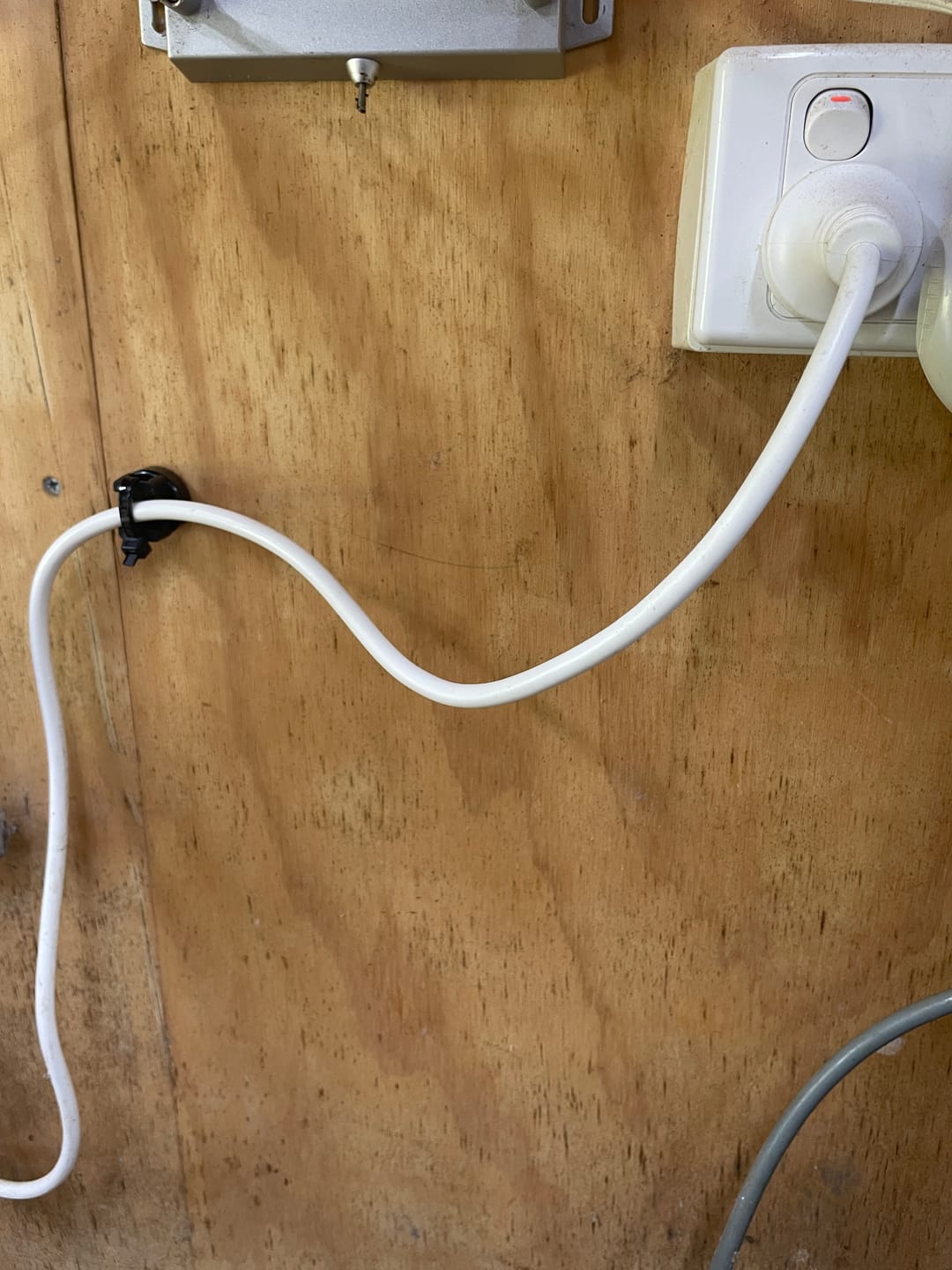 Customer photo review of ZBAD1 - Magnet Cable Tie Holders