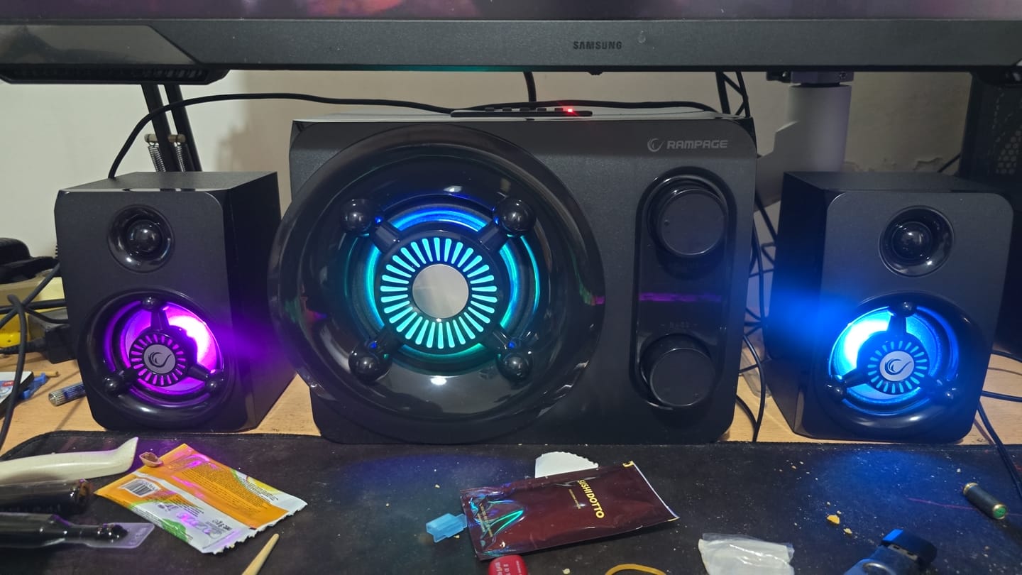 Customer photo review of Rms-G8 Antares 2+1 25W Bluetooth+Usb Rainbow Oyuncu Speaker Hoparlör-Siyah