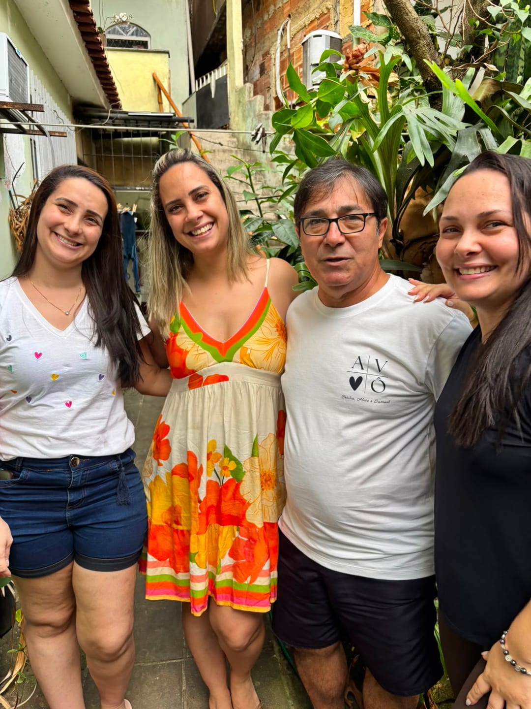 Customer photo review of Camiseta Personalizada PAI MINIMALISTA - 100% Algodão