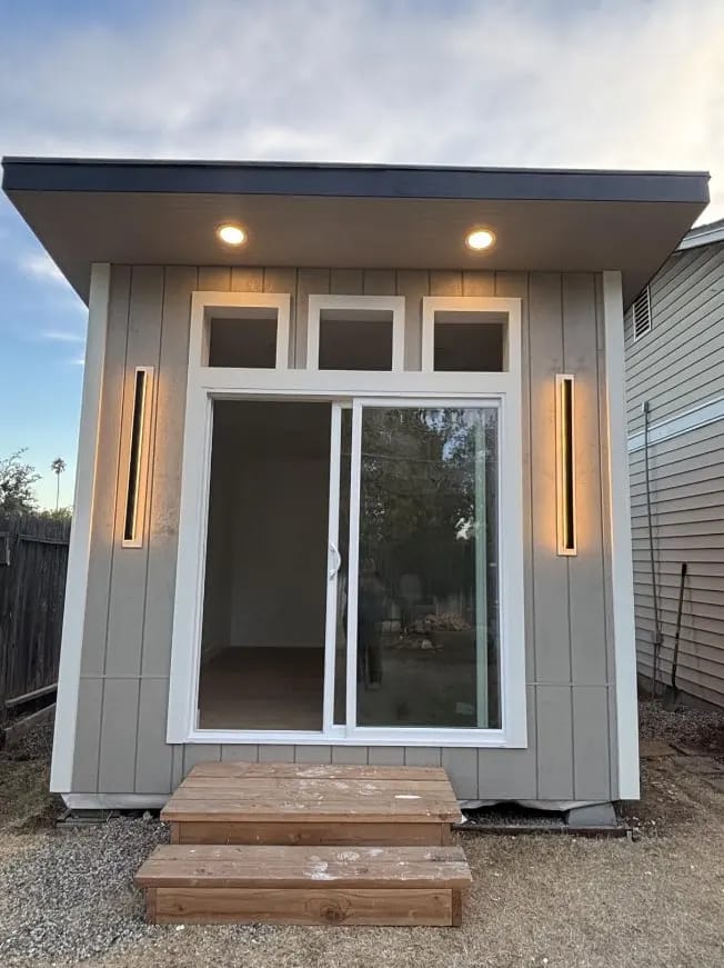 Customer photo review of Raymo Outdoor Wall Light With Linear LED Strip, Black IP65