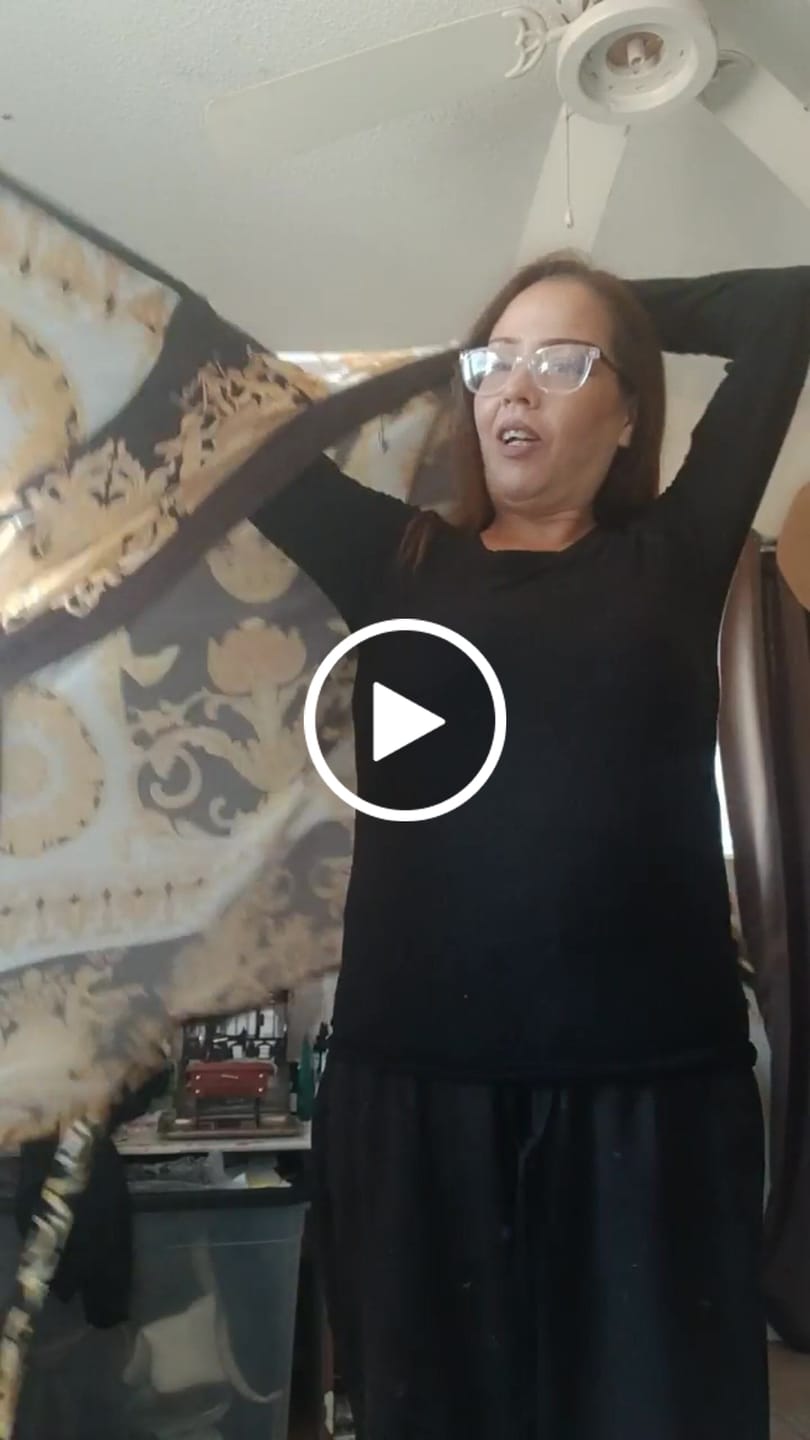 Customer video review of Yellow Barocco Short Robe