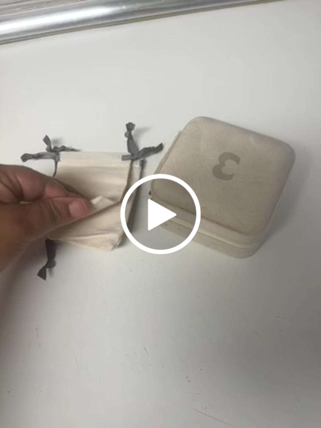 Customer video review of Bolsita Regalo Sweet Beige