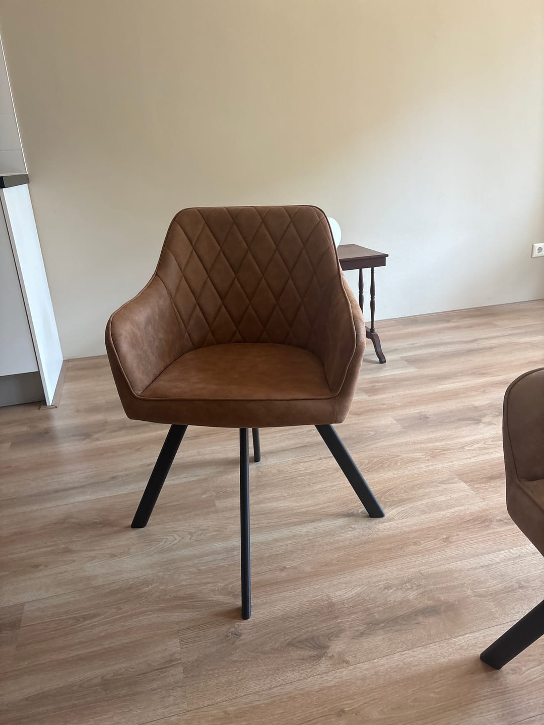 Customer photo review of Brione Draaibare Eetkamerstoel - Taupe
