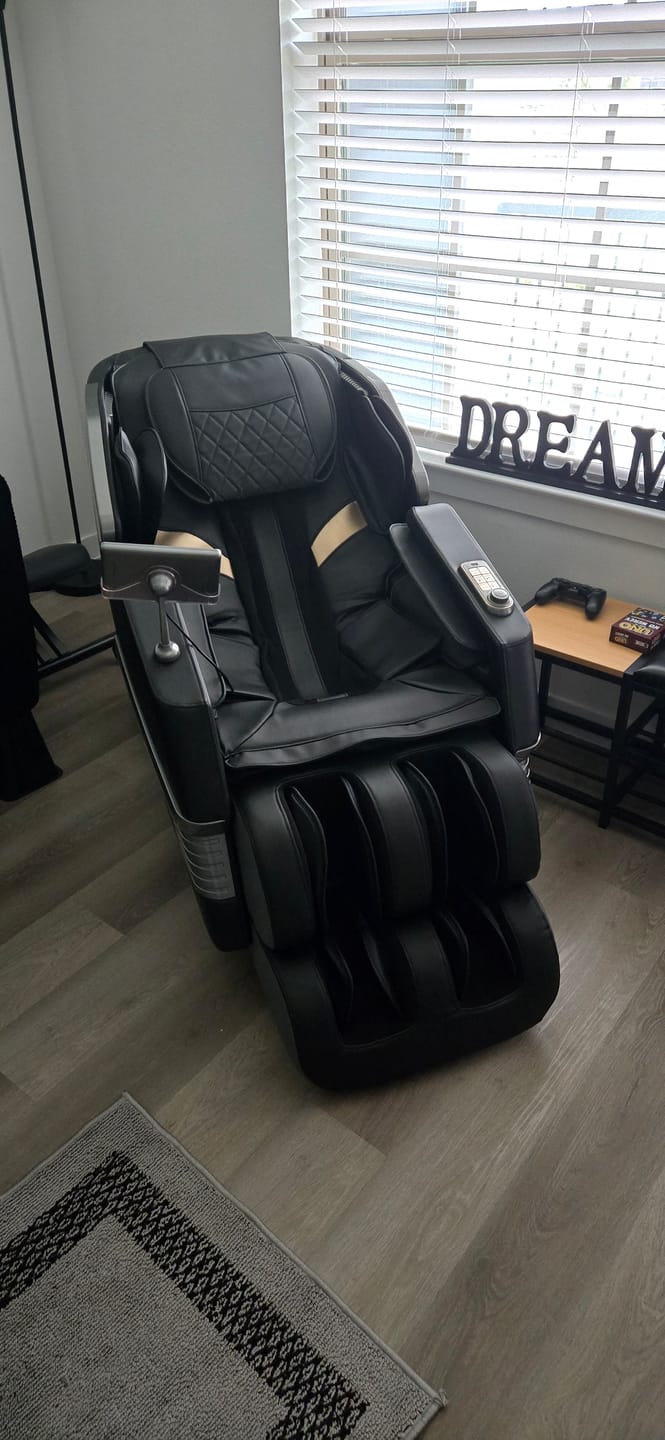 Customer photo review of PS3300 3D Zero Gravity Massage Chair Black