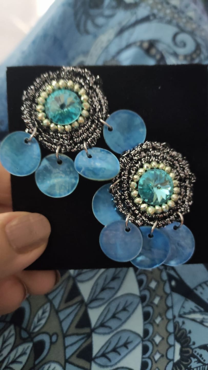 Customer photo review of Orecchini Ciavuru blu