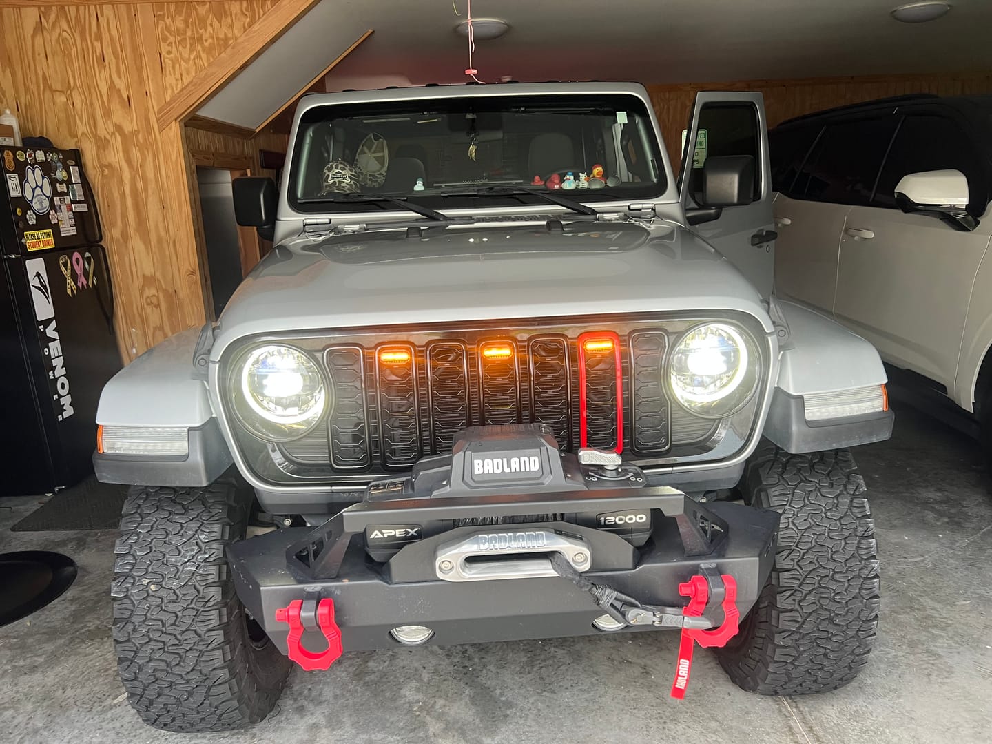 Customer photo review of Painted "Snap On" Accent Cover fits *24-26 Updated Jeep JL JT Grille