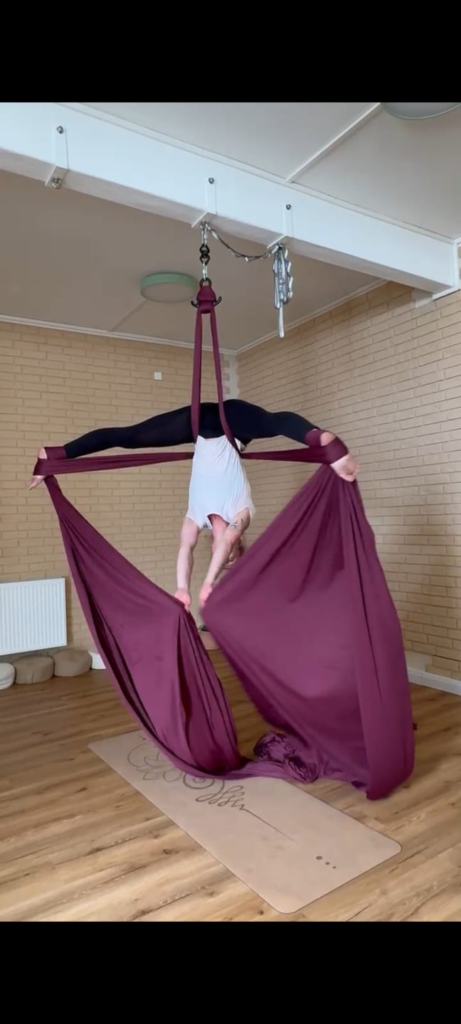 Customer photo review of Aerial Silk Classic - bordeaux