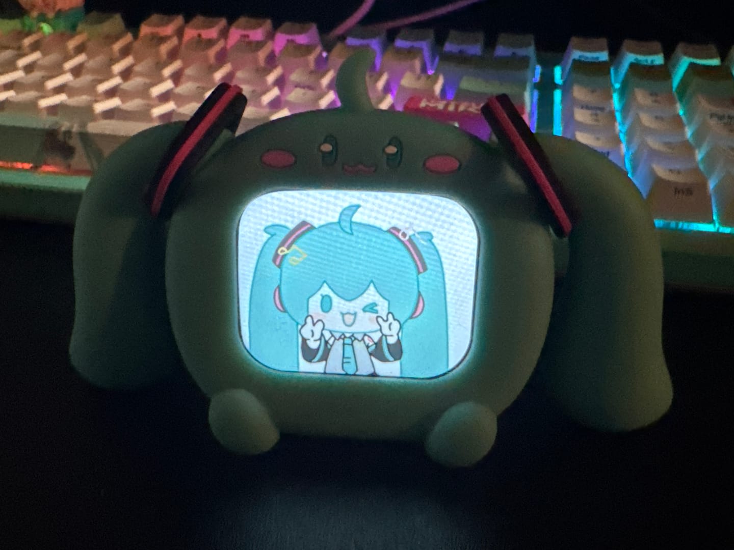 Customer photo review of Officially Licensed Hatsune Miku CUBE FACE LCD Touchscreen Wireless Bluetooth Earbuds