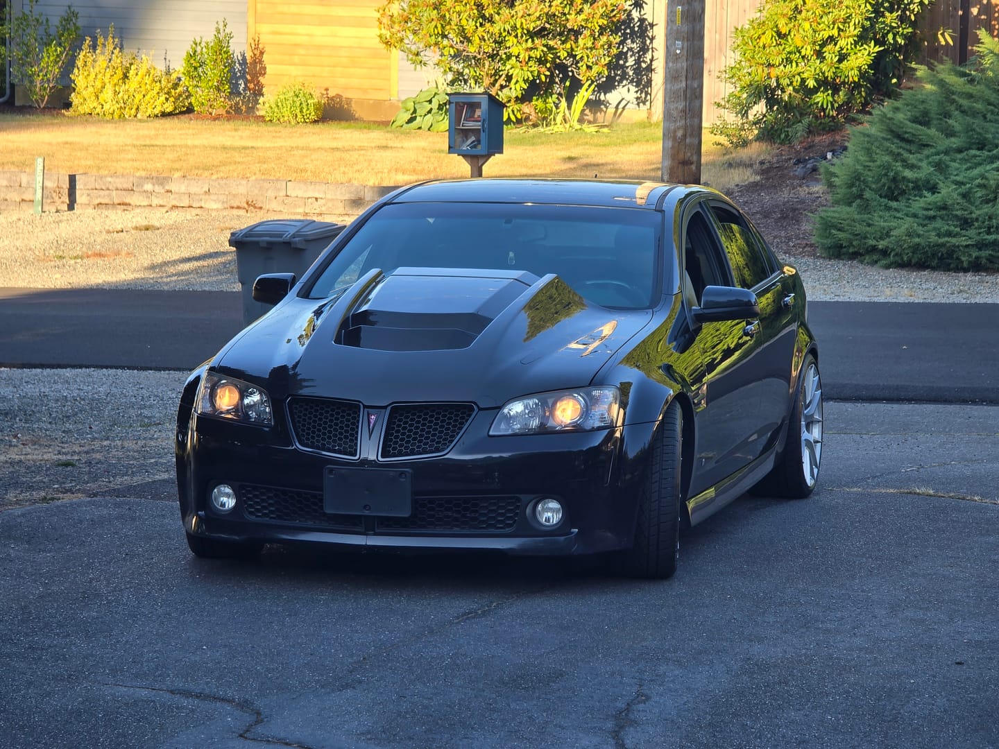 Customer photo review of 2008-09 Pontiac G8 ZR1 Front Bumper Hood Vented Cover