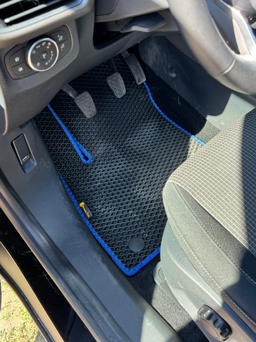 Customer photo review of Auto Fußmatten nach Maß - Komplettset