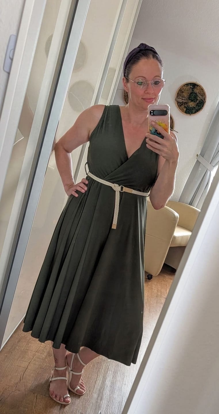 Customer photo review of Jumpsuit Taira Olive mit Gürtel