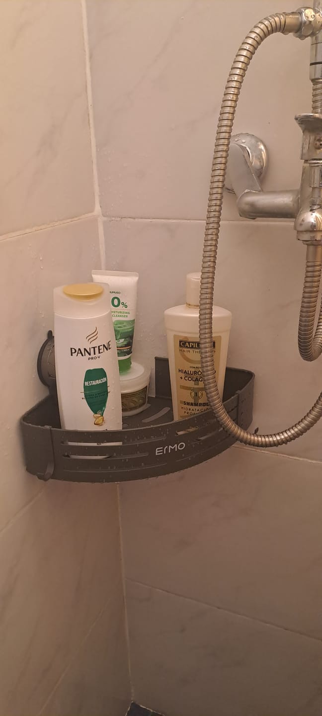 Customer photo review of Estante Esquinero Baño Ducha Premium Con Ventosas Resistente