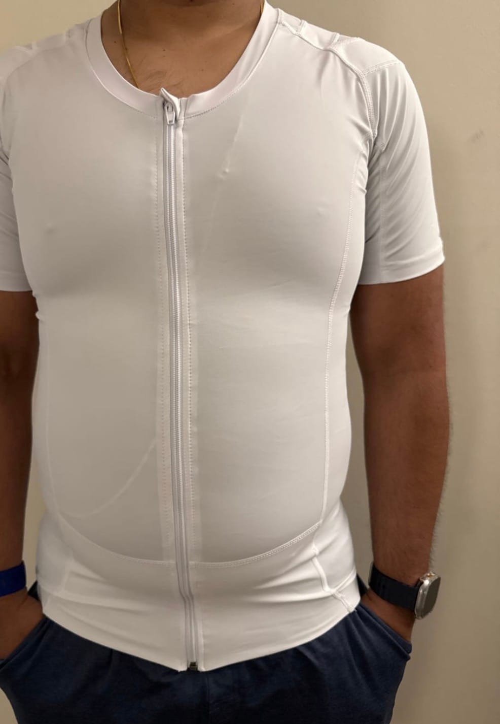Customer photo review of Camiseta Postural Masculina - Posture Shirt® Com Zipper