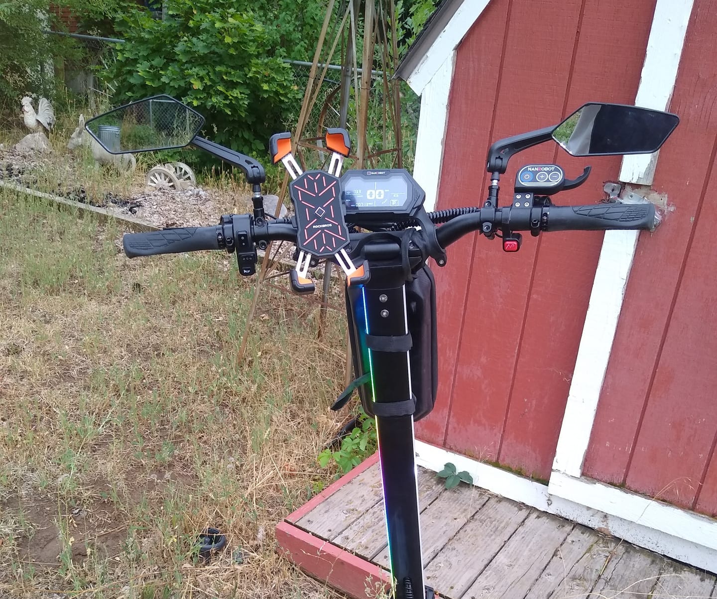 Customer photo review of ROCKBROS Bike Phone Holder Mount Clamp 360 Rotatable Motorcycle Mount