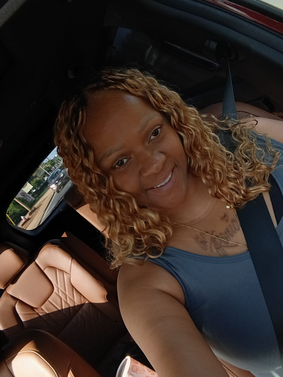 Customer photo review of #T1B/27/30/613 Ombre Blonde Loose Deep Wave Feather Crochet